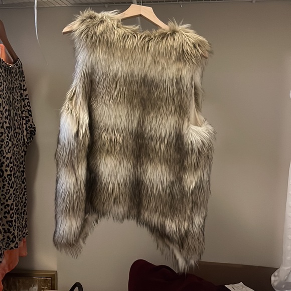 Skies are Blue fur coat - Picture 4 of 4